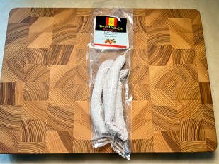 Чипсы из лаваша: Колбаски сыровяленые Mini Fuet 