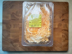 Гренки: Сыр Чечил паутинка (икра красная)  500 гр.